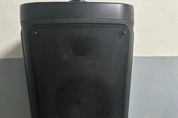 PM recolhe caixa de som após morador persistir em festa com algazarra durante a madrugada em Patos de Minas