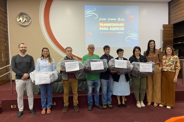 FEPAM e UNIPAM transformam antigos uniformes em cobertores e doam para entidades de Patos de Minas