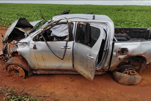 Condutora de 29 anos morre após caminhonete capotar na MG 060, em São Gonçalo do Abaeté