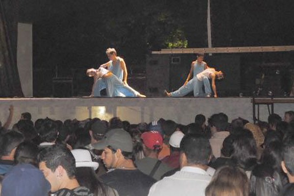 Festival de Dança na Praça leva milhares de pessoas para a avenida Getúlio Vargas