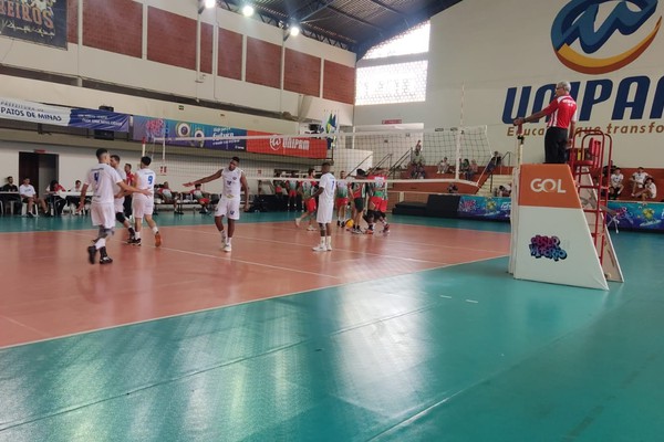 Campeonato Mineiro de Vôlei rende jogos quentes e movimenta Patos de Minas