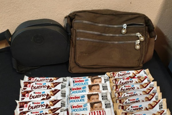 Casal é preso ao furtar cerca de R$300,00 em chocolates para presentear filhas em Patos de Minas