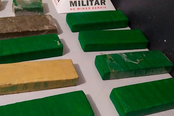 Passageiro de ônibus é preso ao ser flagrado pela Polícia Militar com mochila cheia de maconha