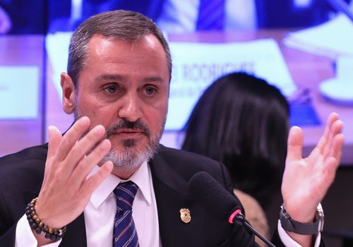 Polícia Federal retira credenciais de agente de imigração dos EUA