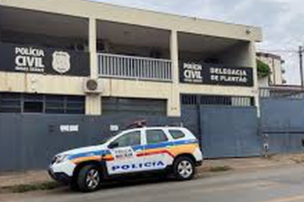 Homem se esconde em alçapão de telhado de residência onde furtava até imagens religiosas, mas acaba localizado pela PM