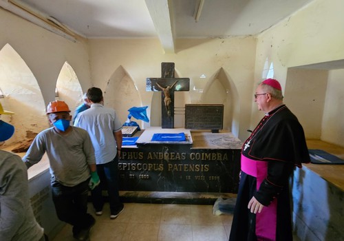 Igreja Católica promove a exumação de sacerdotes para reforma da Cripta Diocesana