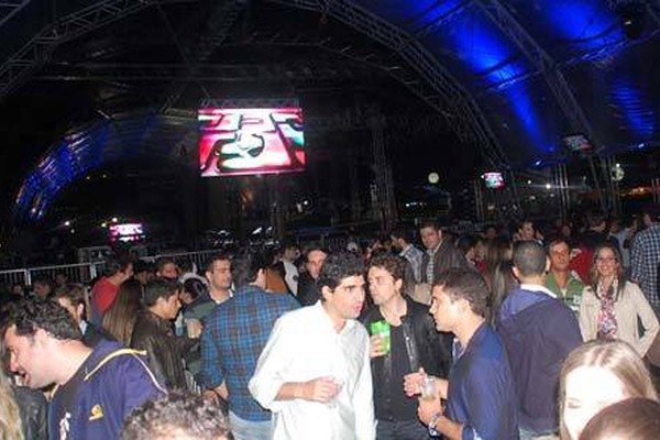Camarote da Praça Park se torna um dos espaços mais procurados da Fenamilho