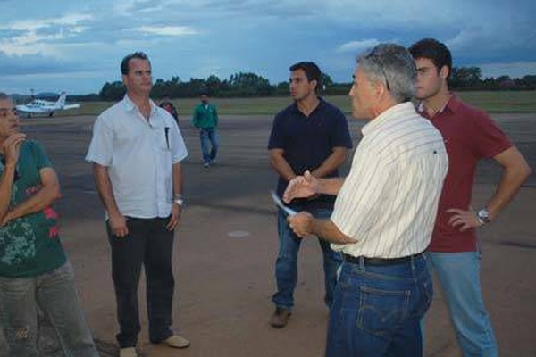 Ordem judicial manda desocupar hangar do Aero Clube e gera polêmica