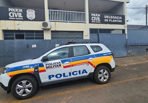 Idosa é surpreendida por assaltantes dentro de casa; ladrões levaram dinheiro e eletrônicos