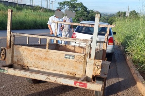 Motorista que comprou carretinha com número de chassi arranhado acaba preso na MGC 354