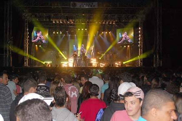 João Bosco e Vinícius divertem milhares de pessoas na 1ª noite do Forró do Lions