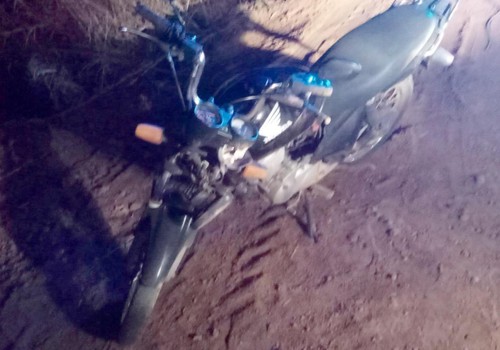 Mulher fica ferida e com confusão mental após cair de motocicleta na MGC354, em Patos de Minas