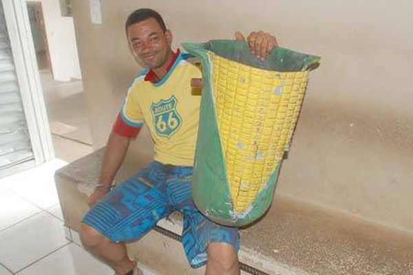 Andarilhos voltam a aprontar no Coreto e um é preso com lixeira quebrada