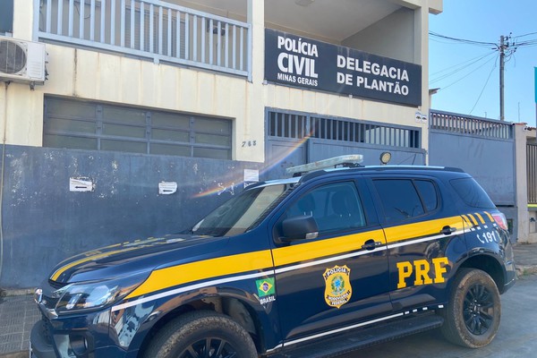 Condutor tenta escapar da PRF, mas é abordado após 40km de perseguição, em Patos de Minas