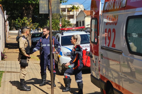 Samu precisa ser chamado na Depol para medicar homem que foi preso por ameaça e surtou