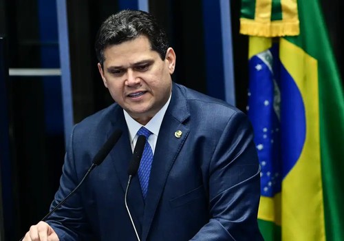 Congresso não admite ingerência em Poderes do Brasil, diz Alcolumbre