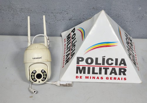 Homem perturba moradora, furta câmera e ameaça voltar para arremessar pedras na casa, em Patos de Minas