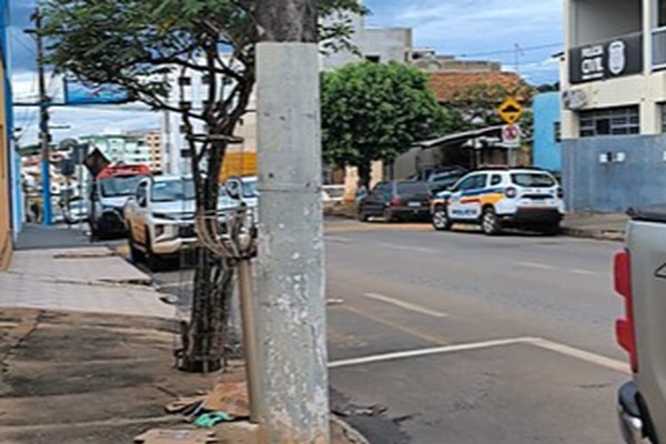 Homem agride companheira grávida e ameaça matar familiares; ela sentiu fortes dores na barriga e precisou ser encaminhada para o Regional