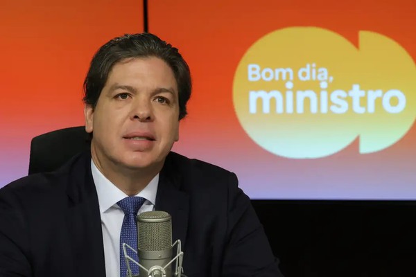 Governo diz que conectará 100% das escolas até fim de 2026