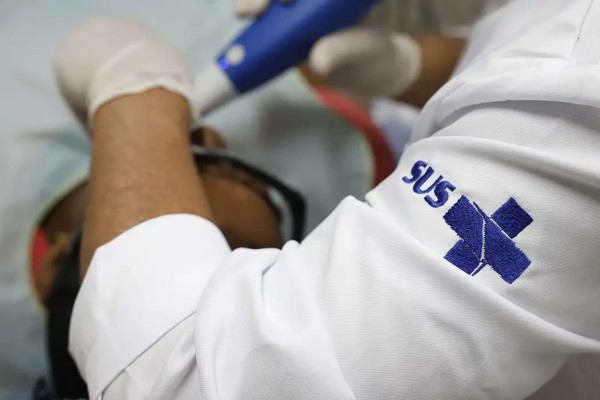 SUS: mulheres vítimas de violência terão acesso a reconstrução dental