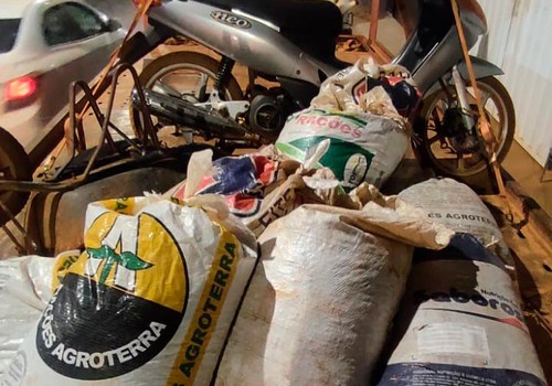 Polícia Militar prende dois suspeitos por furto de café na zona rural de Guimarânia
