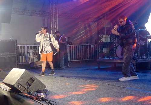 Piêit com participação especial de Luciana colocam público para cantar no sucesso "Máscara" da Pitty; veja ao vivo