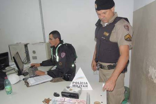 Garoto de 14 anos é flagrado com maconha e crack no Nossa Senhora Aparecida