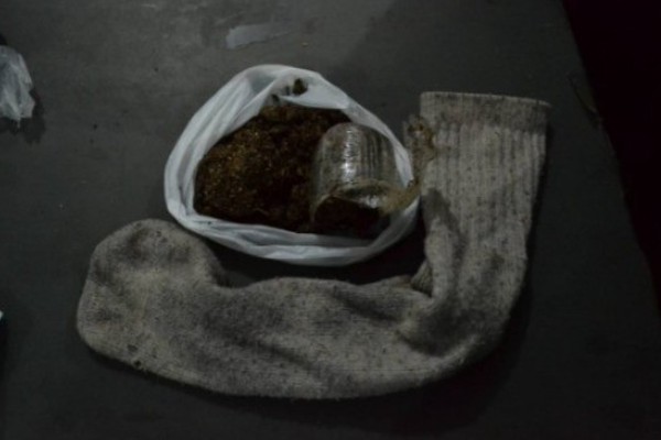 Policiais prendem mulher durante visita íntima e mais dois detentos por tráfico na Penitenciária do Carmo