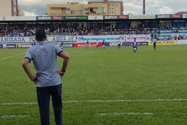 Empate com gosto de derrota! URT não suporta pressão do Uberlândia e cede empate em Patos de Minas