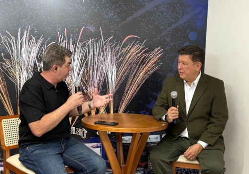 Patos Hoje conversa com o senador Carlos Viana na Fenamilho 2025; veja ao vivo