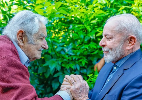 Lula participa de funeral do ex-presidente do Uruguai Pepe Mujica