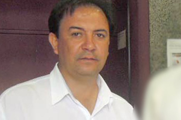 Prefeito de Varjão de Minas mostra comprovantes e diz que foram pagos os funcionários da saúde