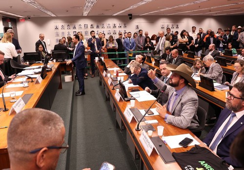 Conselho de Ética suspende três deputados por motim na Câmara
