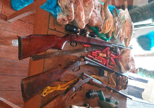 Acusado de praticar pesca e caça ilegal é preso na zona rural de Tiros com armas e munições