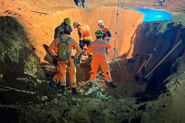 Após mais uma queda de criança em buraco de obra, Corpo de Bombeiros alerta para o perigo