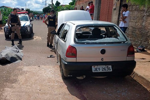 Motorista é executado com vários disparos ao parar o carro na porta de casa em Presidente Olegário