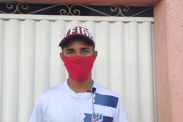 Jovem que perdeu a moradia da avó adotiva pede ajuda da população para conseguir um lar