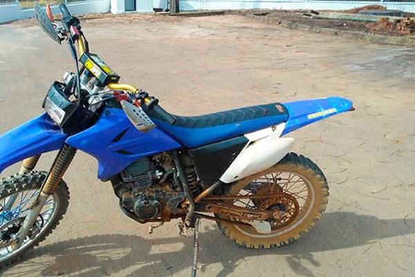 Condutor sem CNH é preso transitando pela contramão de acostamento da BR354 com moto adulterada