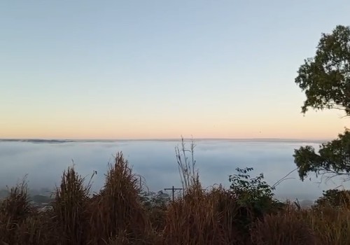 Patos de Minas amanhece coberta por neblina após uma das madrugadas mais frias do ano
