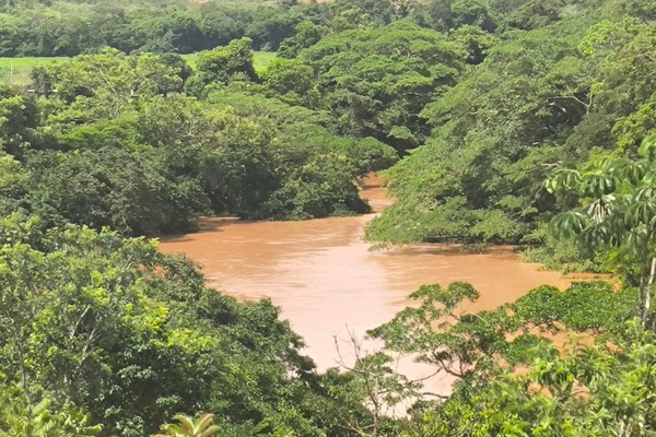Rio Paranaíba volta a subir mais de 1 m em 24 horas e passa dos 8 m acima do nível normal