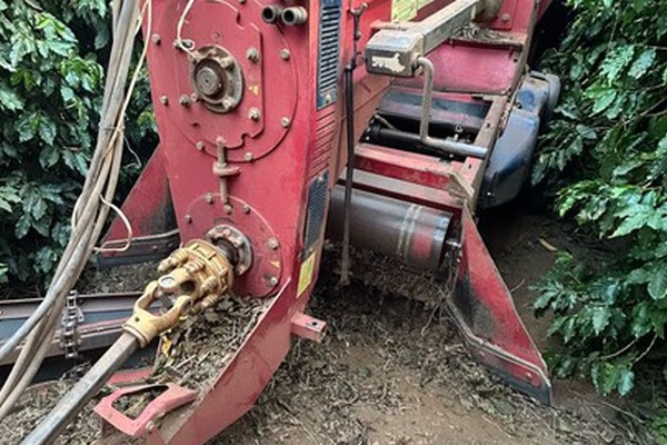 Produtor rural morre após ser sugado por máquina em lavoura de café, entre Santana de Patos e Guimarânia