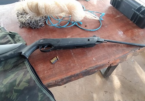 Polícia faz fiscalização contra pesca predatória no Rio Abaeté e prende homem com arma e tarrafa