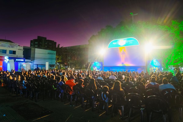 Patos de Minas recebe o Cine Família na Praça, patrocinado pela Algar Telecom