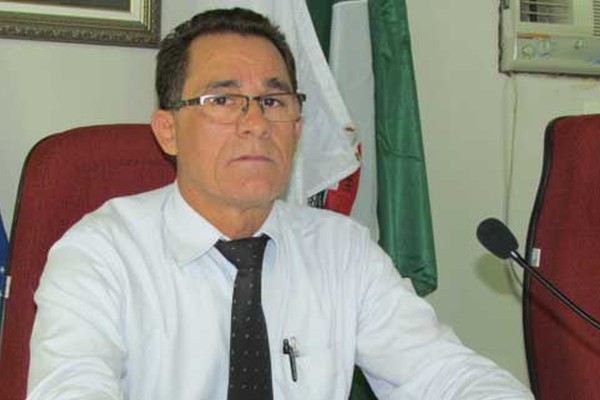 Após renunciar, vereador volta atrás e causa polêmica em Presidente Olegário