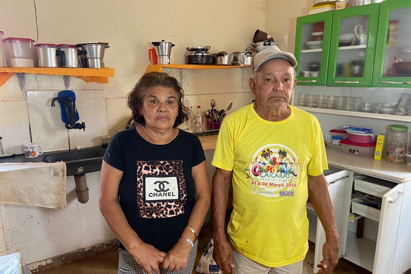 Família que teve casa invadida por enxurrada relembra desespero e pede ajuda da população