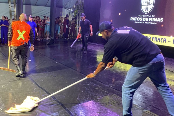 Perrengues! Chuva molha palco, é enxugado, mas espetáculo precisa ser cancelado; veja ao vivo