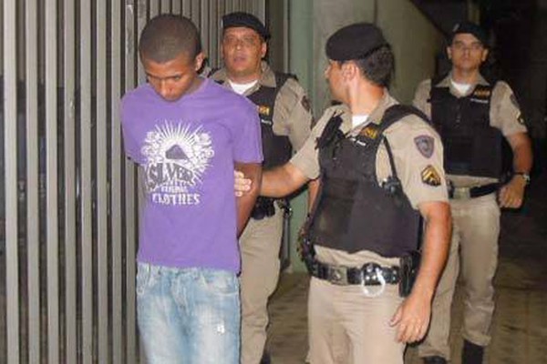 Homem é preso acusado de atirar em desafeto às margens do Rio Paranaíba