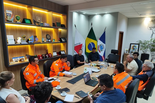 Bombeiros fazem reunião de emergência com a Prefeitura para enfrentar chuvas intensas