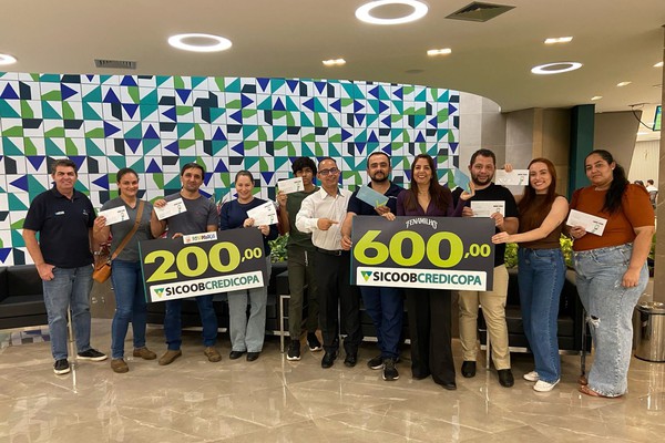 Patos Hoje e Sicoob Credicopa entregam R$8.000,00 em prêmios sorteados nas festas de maio