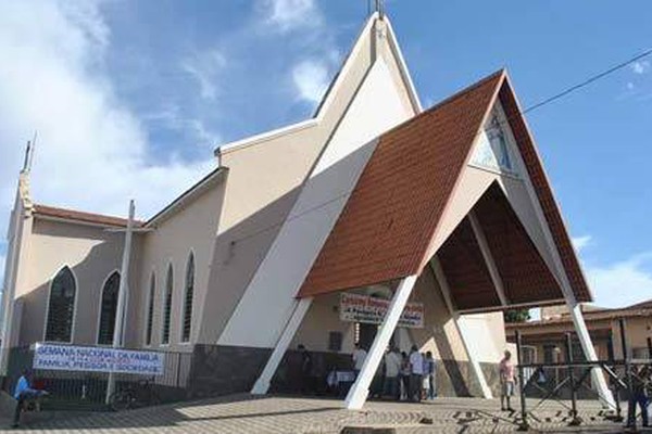 Paróquia de Nossa Senhora da Abadia tem programação especial neste feriado